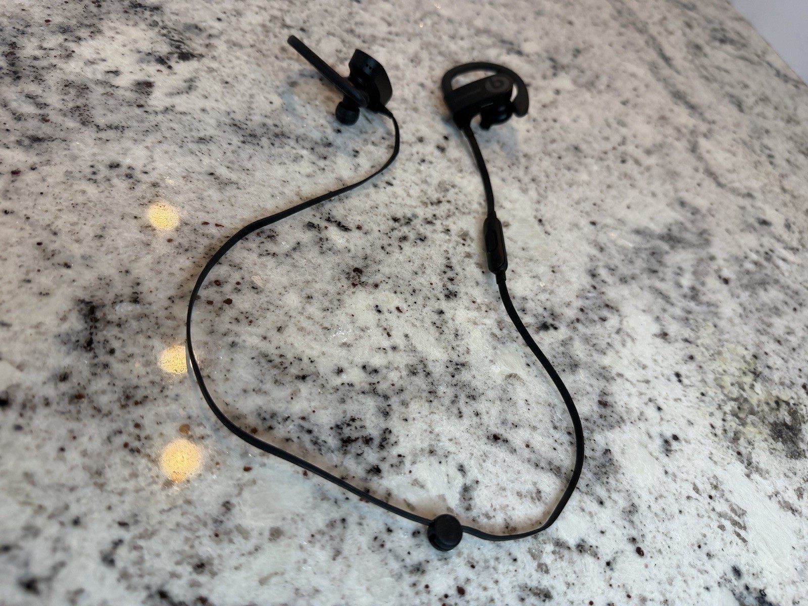 Beats Powerbeats3 Wireless A1747 Black Bluetooth Earphones Tested
