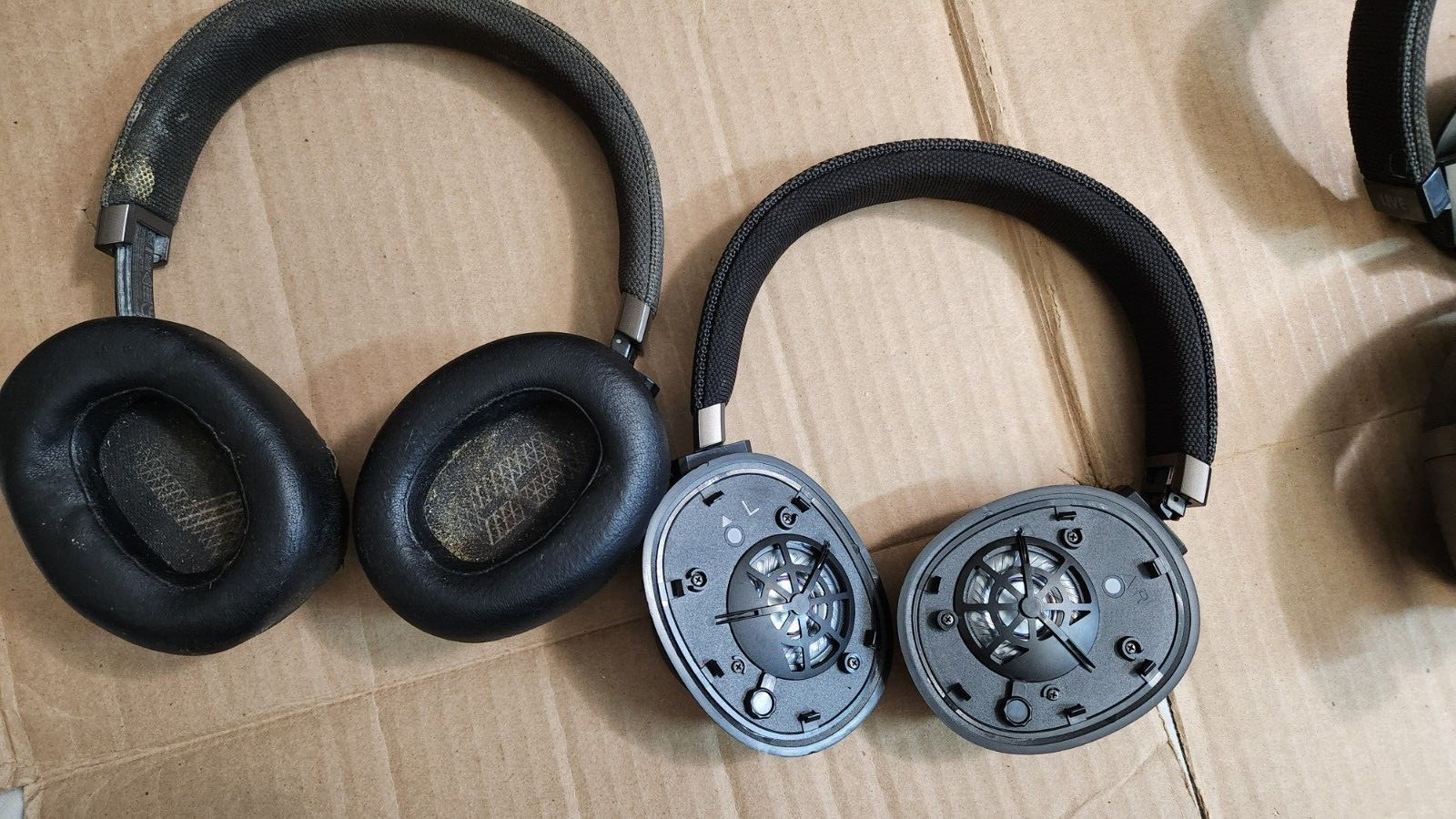 *Parts* 8 x JBL – LIVE 500BT, 400BT, 650BTNC and 750NC Wireless Headphones