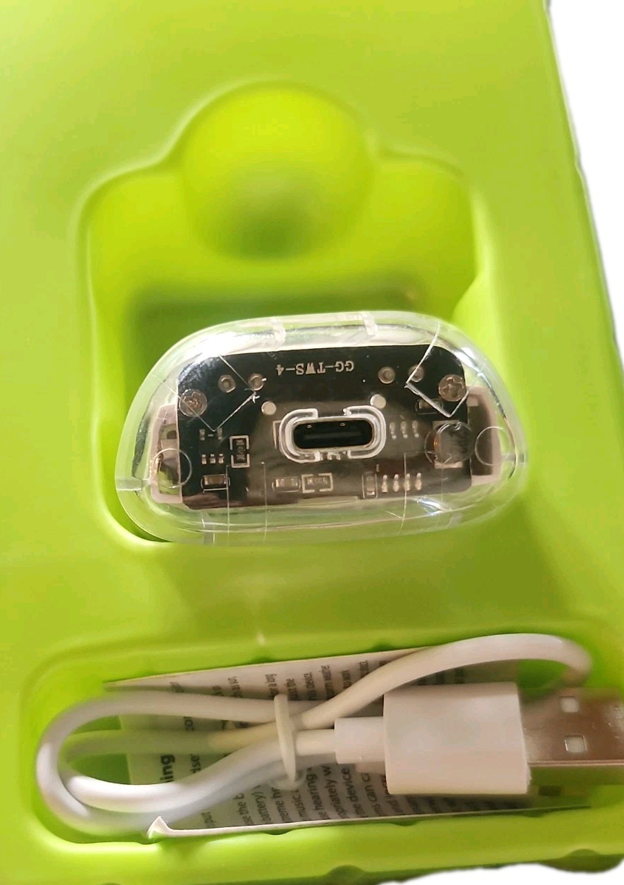Gadget Gear Ear Pods new In Box Works With Any Wireless Device