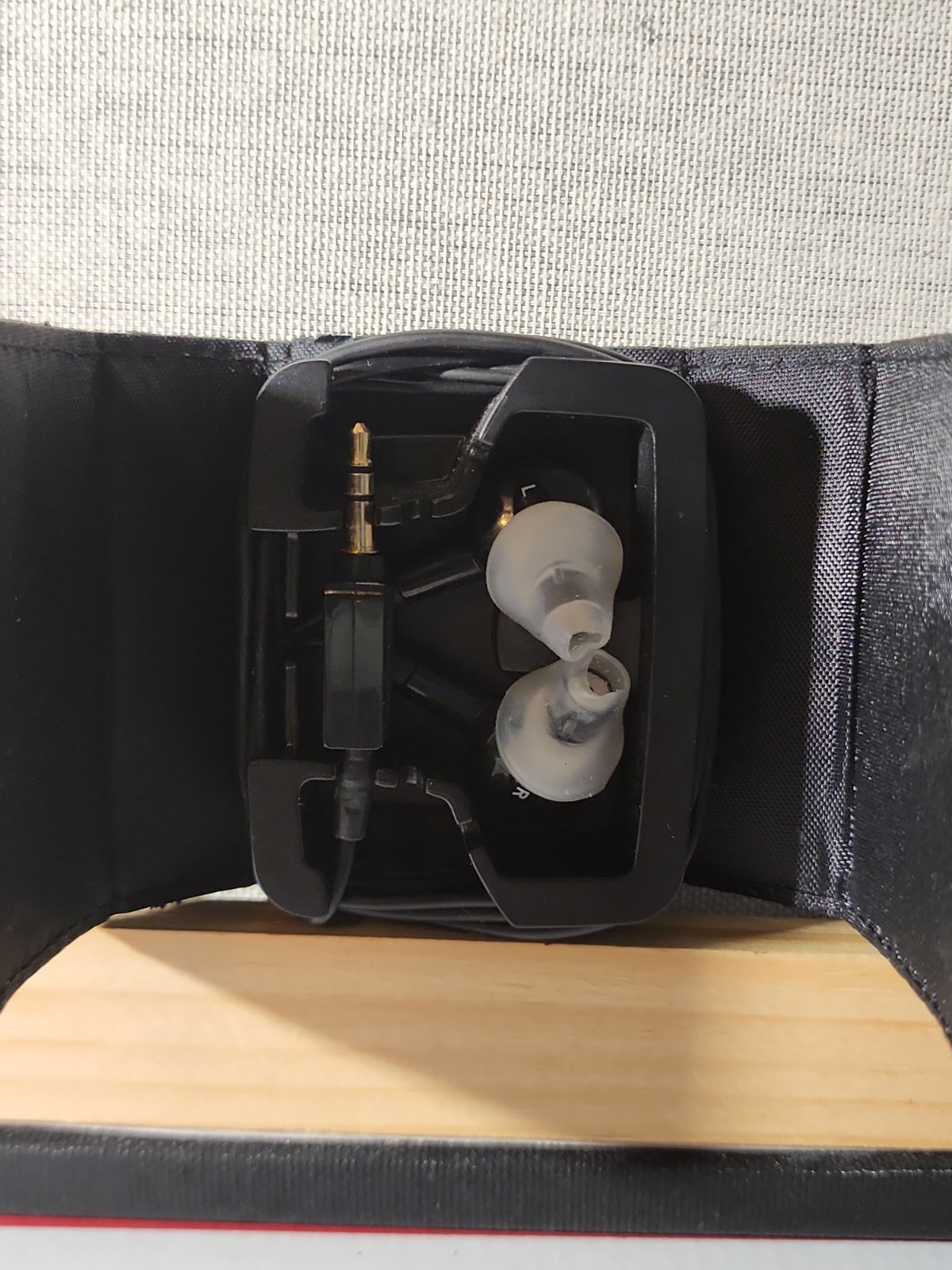 Retro Bose TriPort IE In-Ear Headphones – Black/White