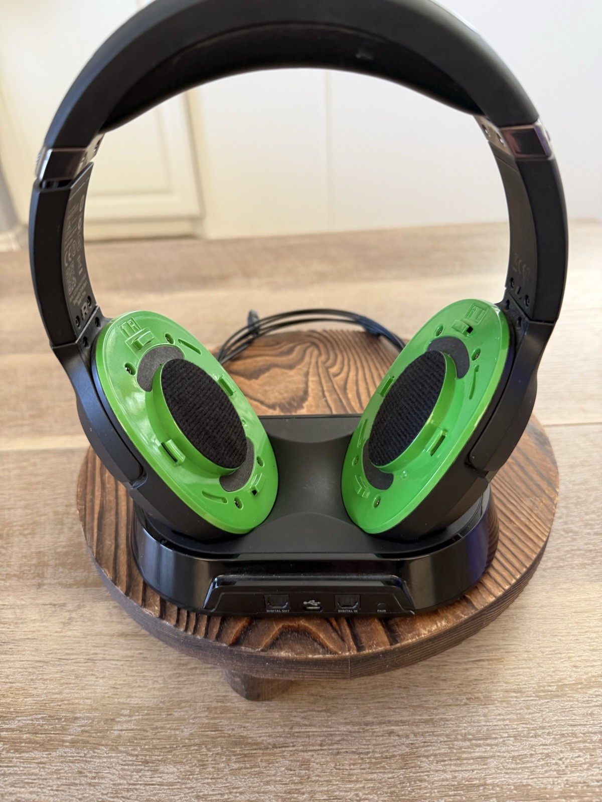 Turtle Beach ~ Elite 800X TX ~ Wireless Rechargeable Headphones ~ W/ Base ~ Used