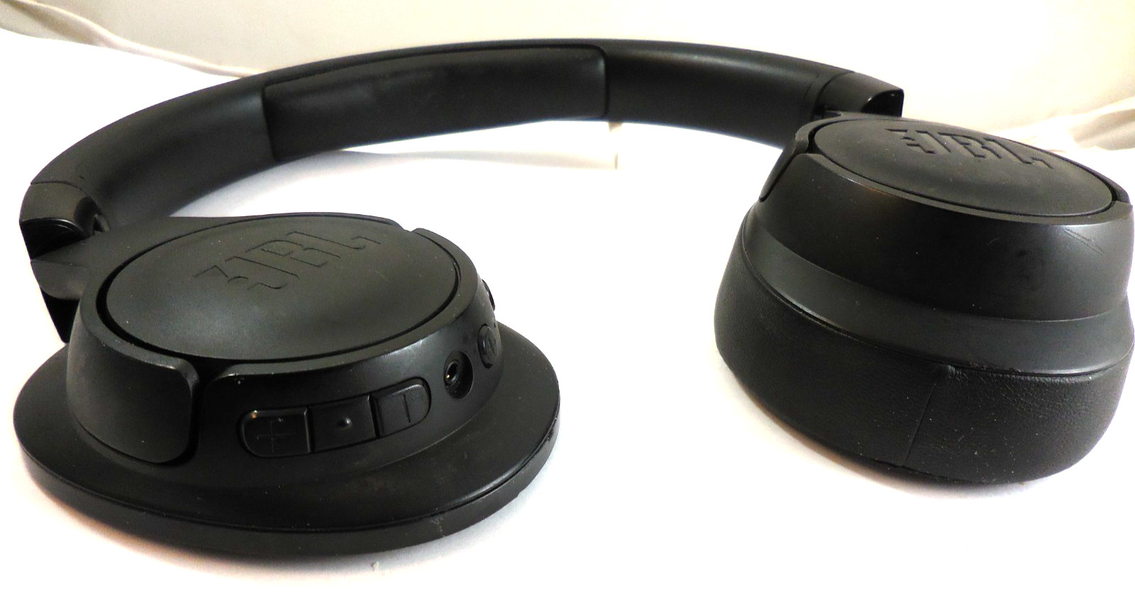 JBL Tune 760NC – Wireless Bluetooth Over the Ear Headphones – Black (With Issue)