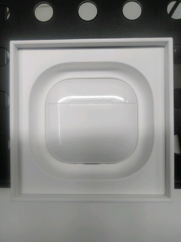 Apple AirPods 4 ‎‎MXP63LL/A Earbuds Bluetooth Wireless with USB-C Charging Case