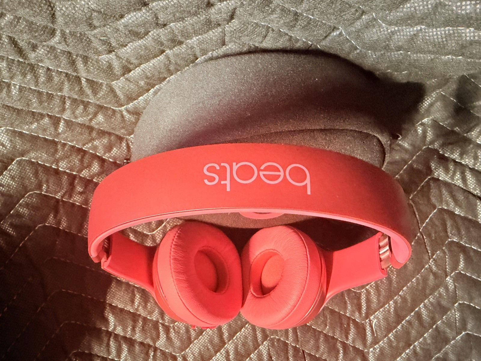 Beats by Dr. Dre Solo2 Wired On-Ear Headphones – Blush Rose – MHNV2AM/A Works