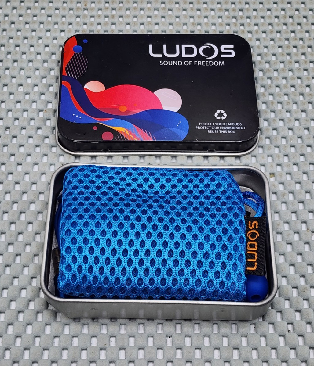 LUDOS OMNITONE Wired Earbuds in-Ear Headphones Blue