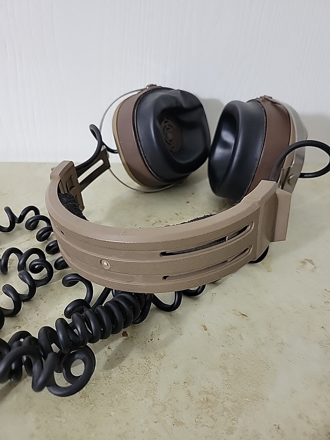 Realistic Pro 20 Over Ear Headphones W/Curly Cable Brown Vintage Radio Shack
