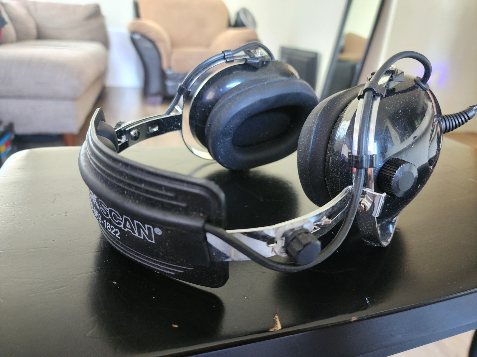 Track Scan Headphones 1/8” Jack Preowned Fast Shipping Some Scratches