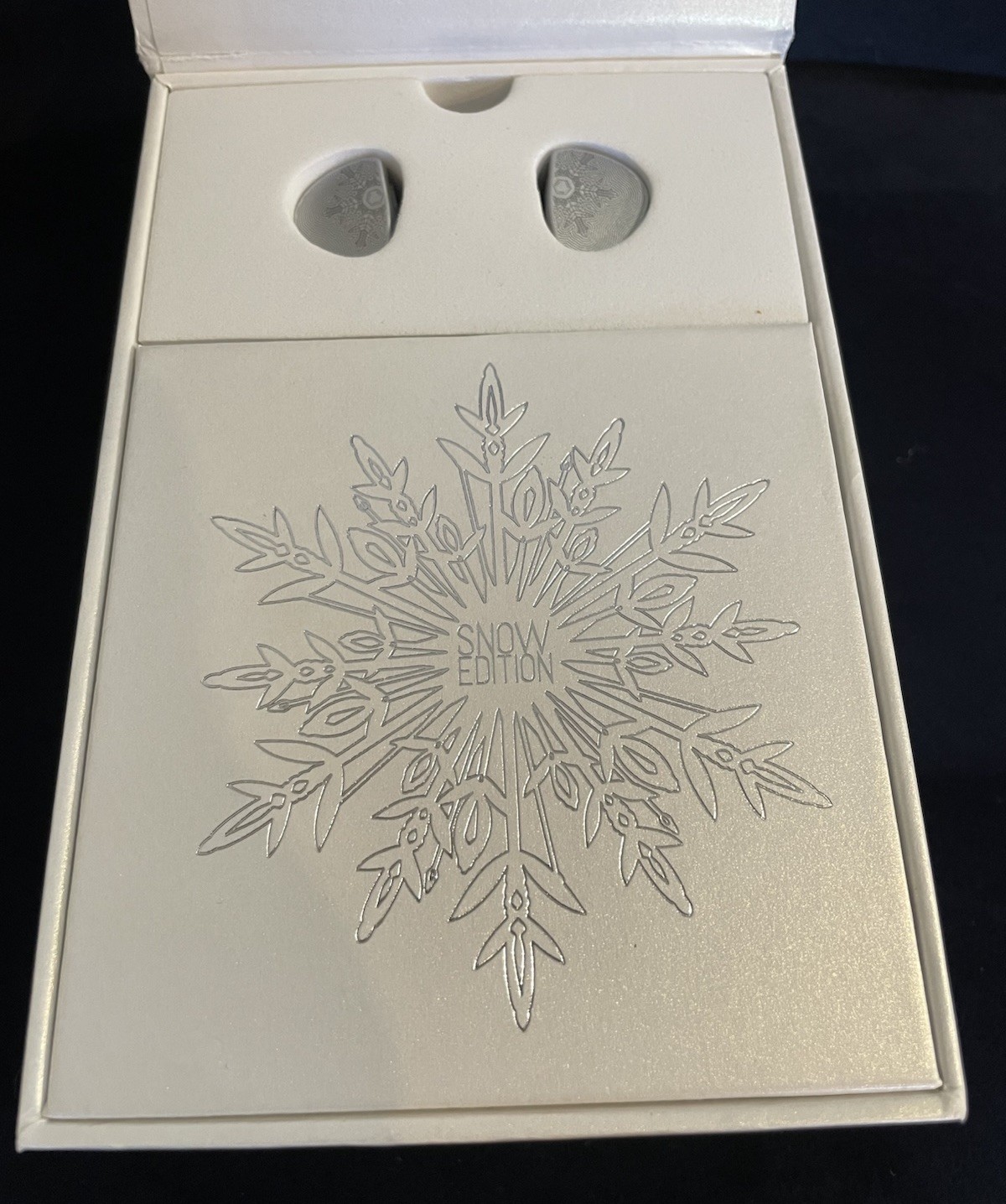 Moondrop Aria Snow Edition White Anime Earbuds w/ Case New In Damaged Box