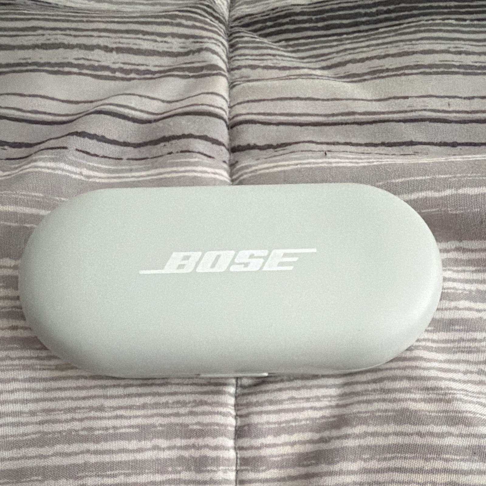 Bose Sport In-Ear Wireless Earbuds w/ Charging Case EXCELLENT CON. READ DESC