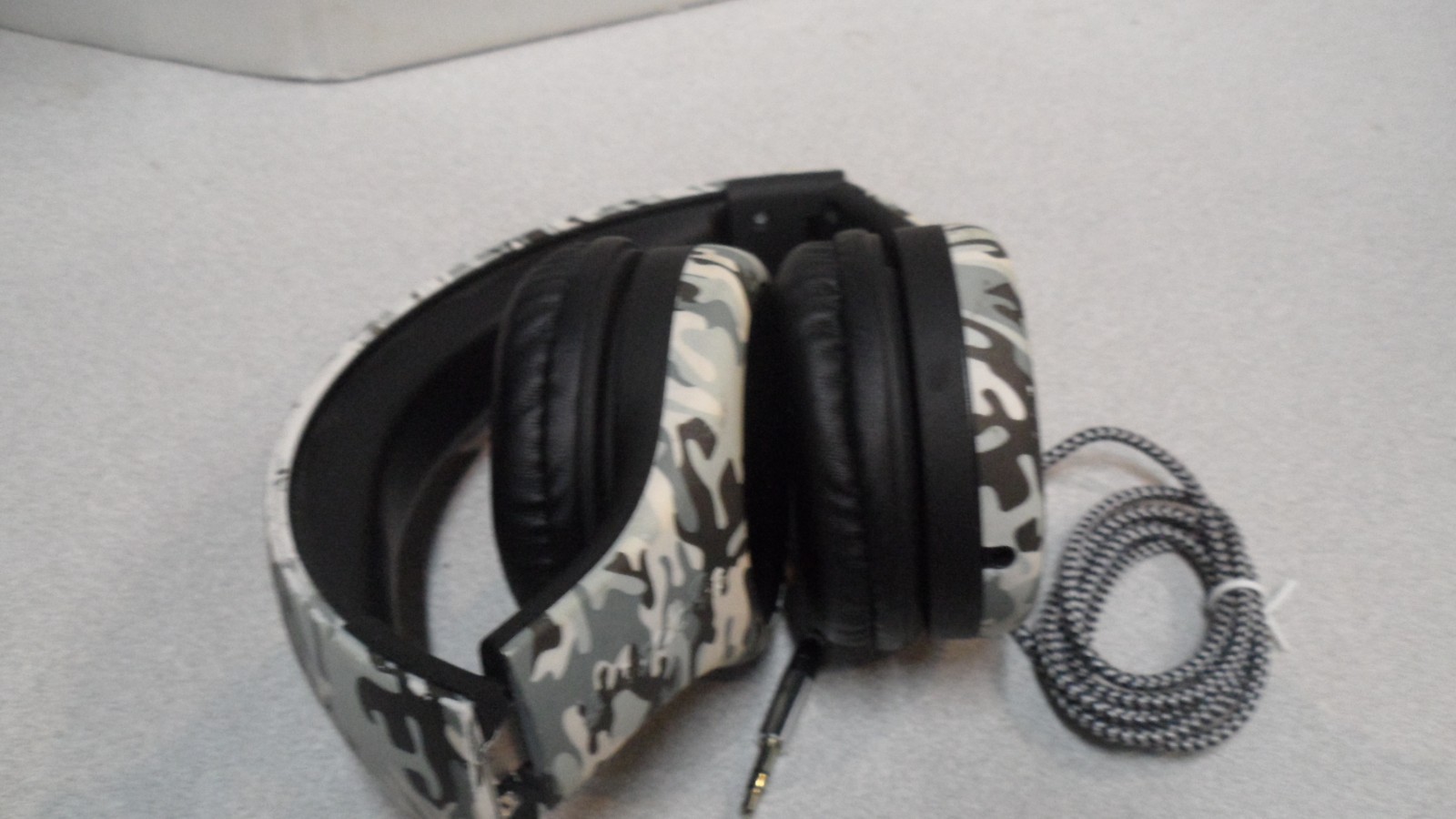 LilGadgets Connect+ Pro Over-Ear Kids Wired Headphone Snow Camo LGCR-O7