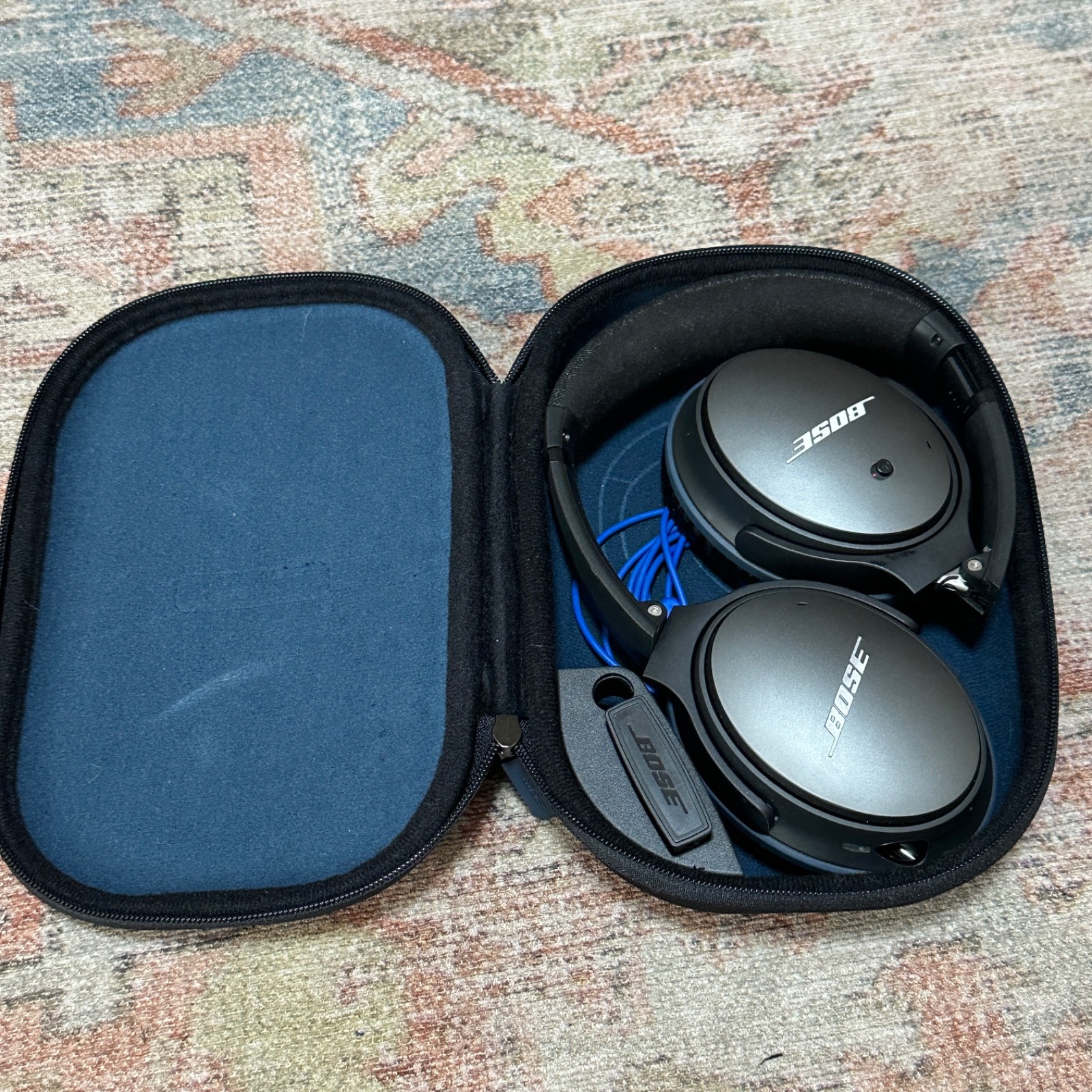 Bose QuietComfort 25 QC25 Wired Noise Cancelling Headphones with Case and Cable