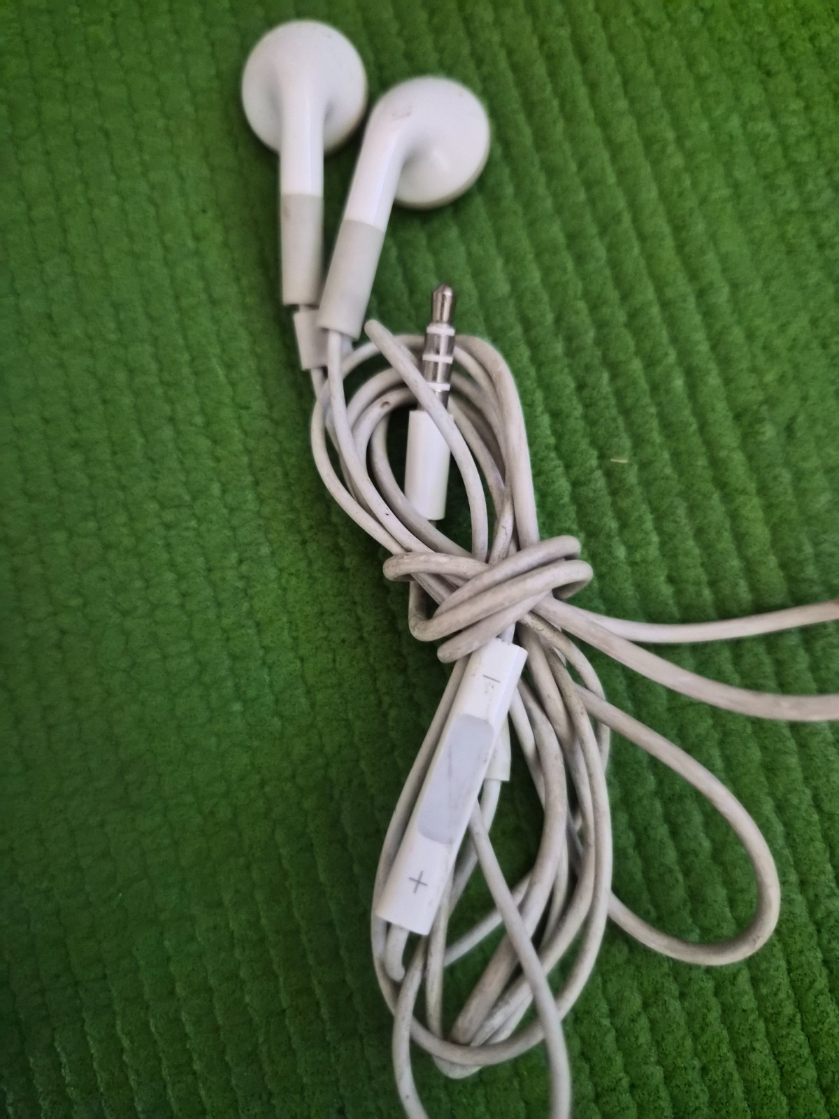 Lot of 20 pcs Wired Earphones Earbuds Assorted Ear Adapters Apple Volume control