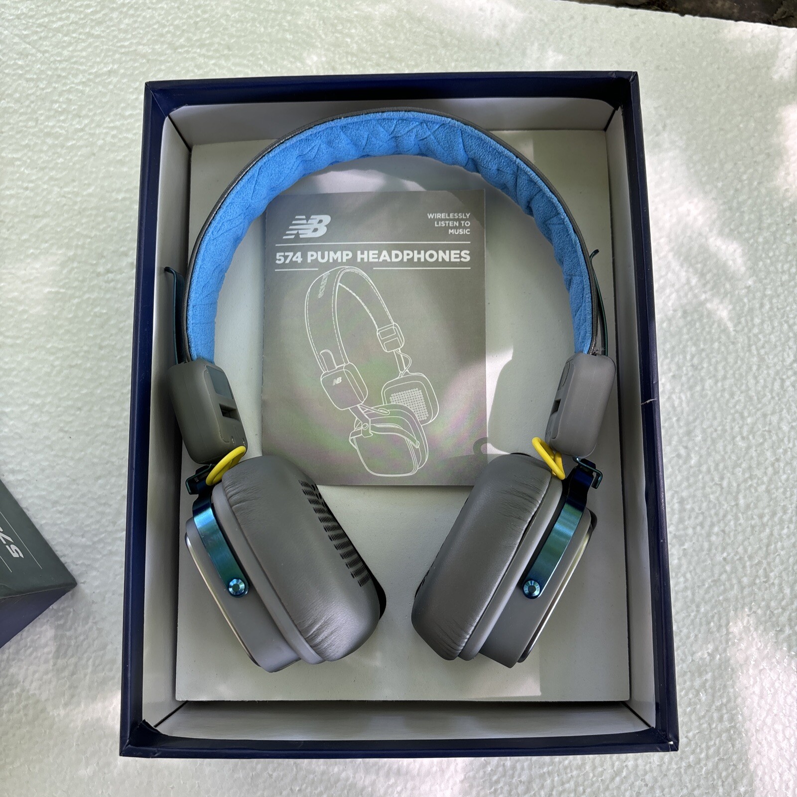 New Balance 574 Pump Headphones Gray On Ear Wireless w/ Earpiece Controls NIB