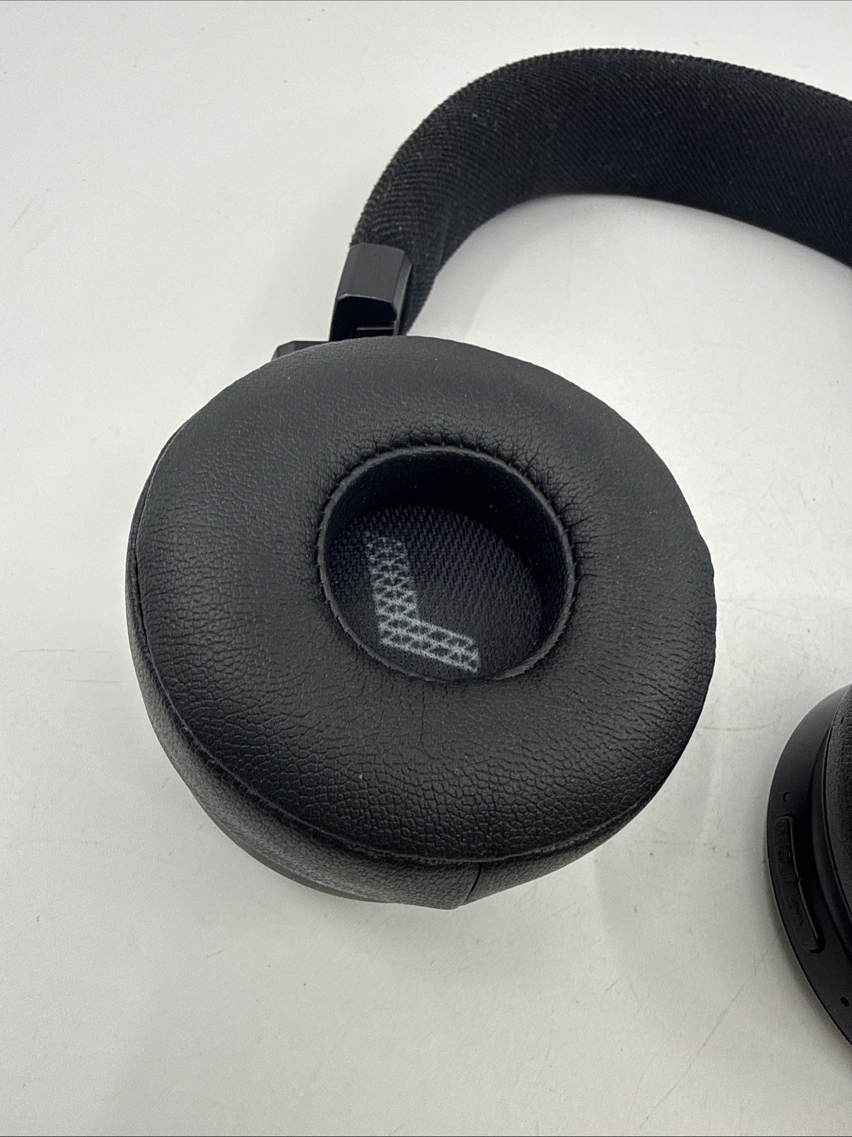 JBL Live 670NC Wireless On-Ear Headphones