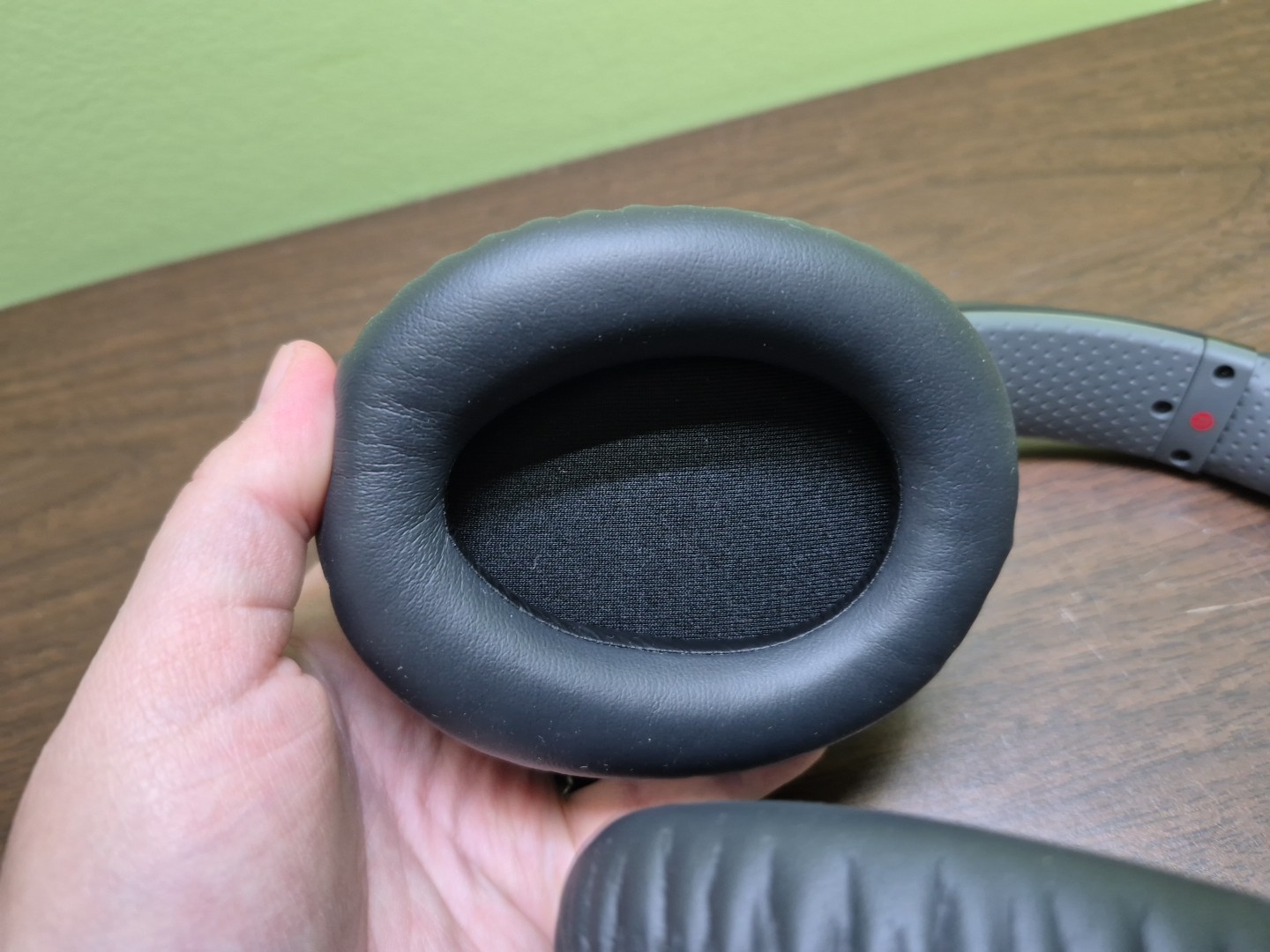 Sony Wireless Noise Canceling Bluetooth Headphones MDR-ZX770BT Read
