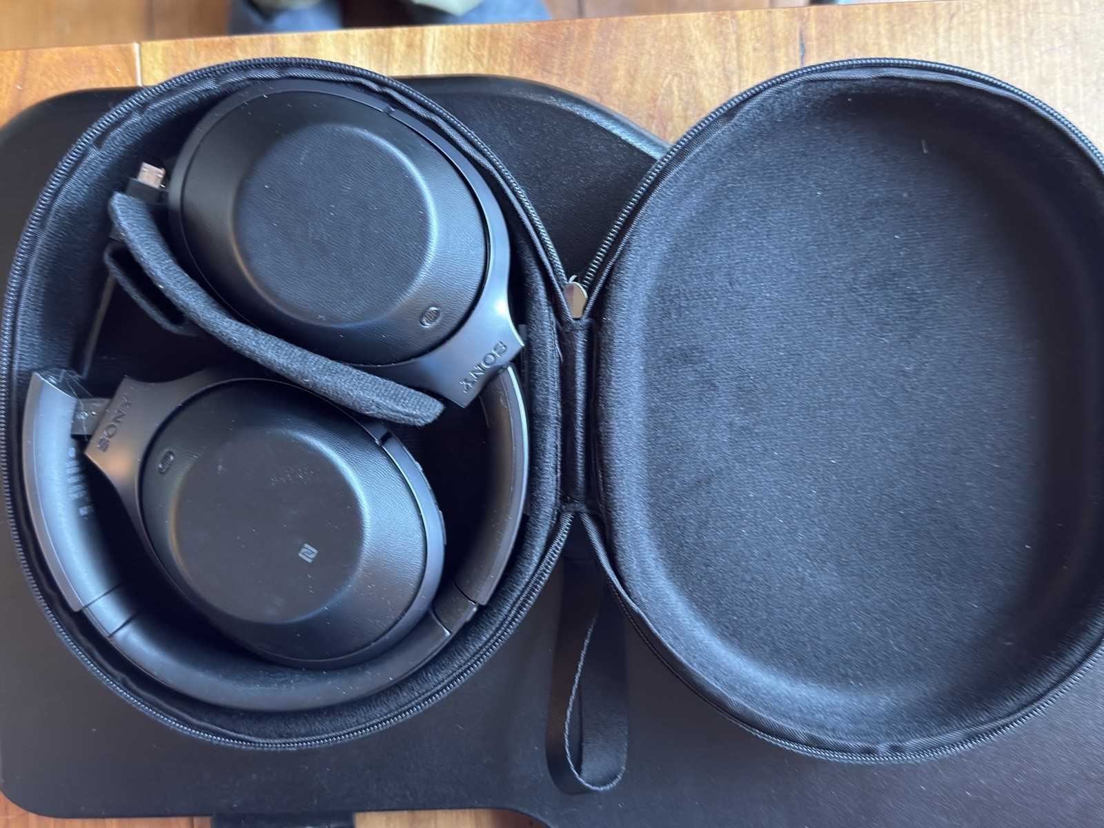 Sony MDR-1000x Noise Canceling Headphones – Tested & Work Great