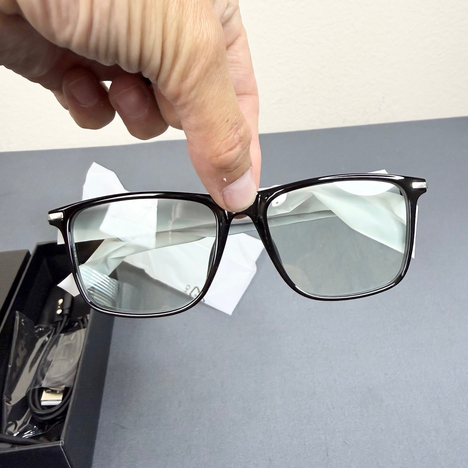 Smart Audio Glasses – Music, Calls & Voice Assistant (New in Box)