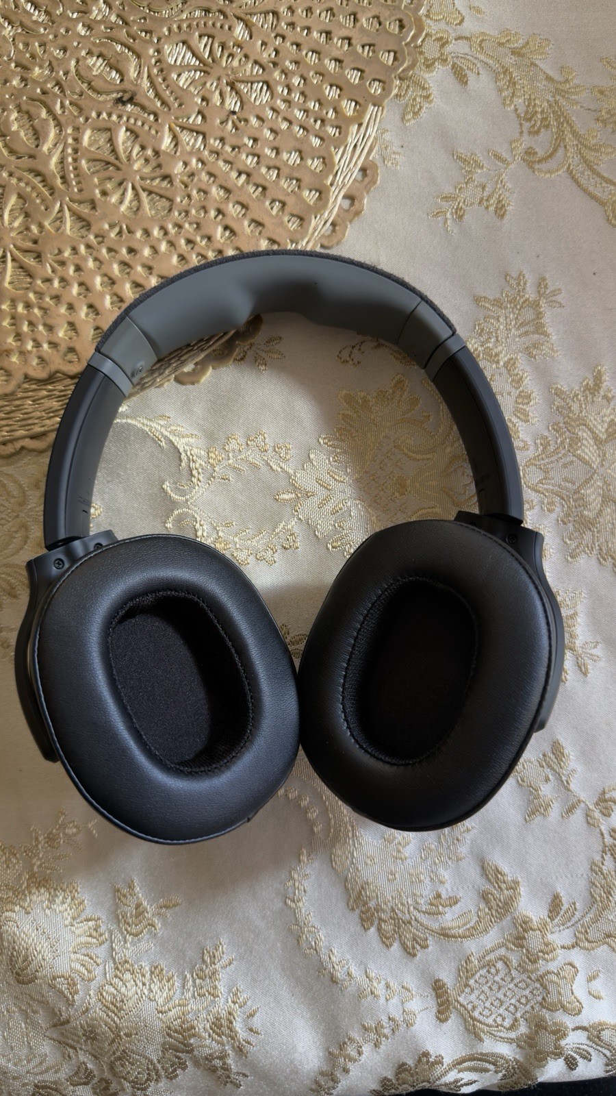 Skullcandy Crusher Evo Wireless Headphones Black Excellent Condition with Case