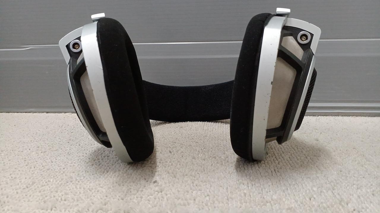 Sennheiser HD800 Reference Headphones – Open-Back, Made in Germany