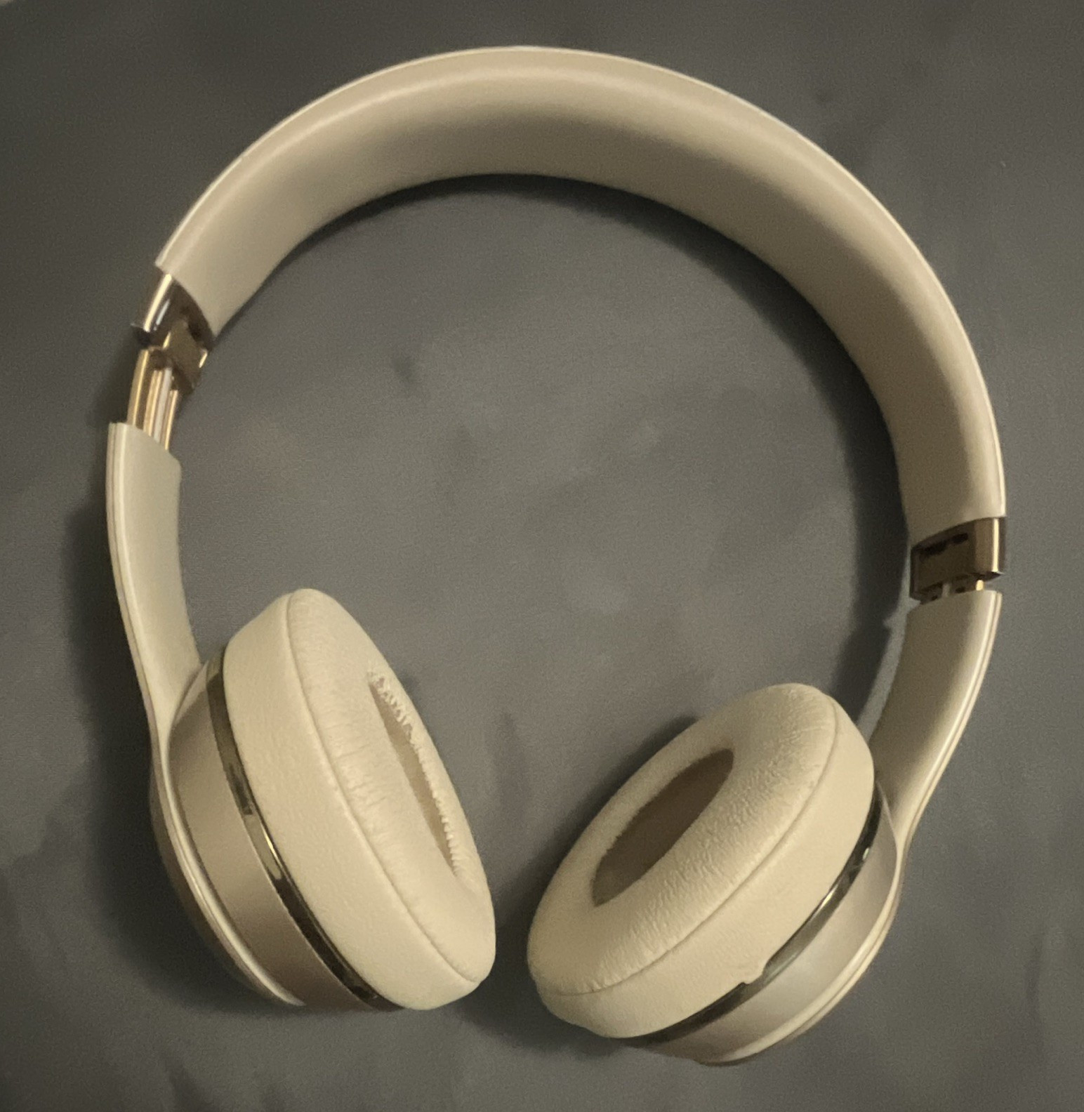 Beats by Dr. Dre Solo3 Wireless Bluetooth On-Ear Headphones Beige 40mm Mic