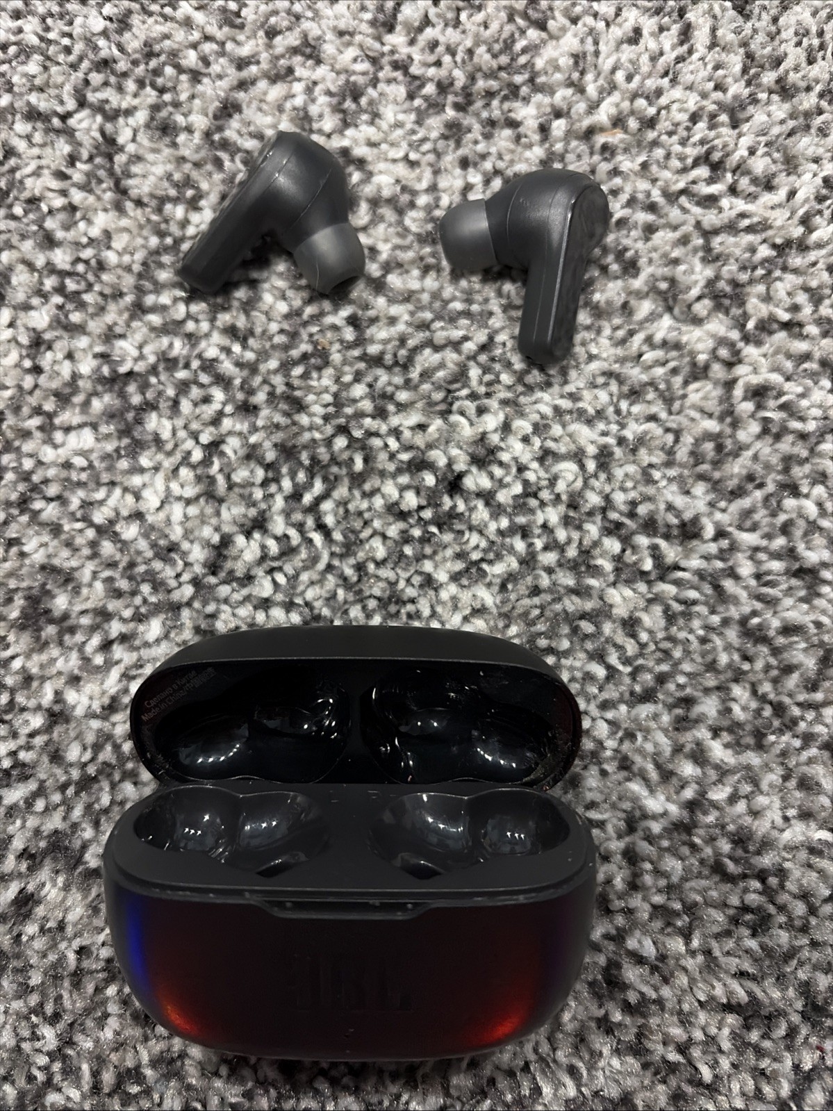 JBL Bluetooth Headphones With FREE CHARGER AND BLOCK