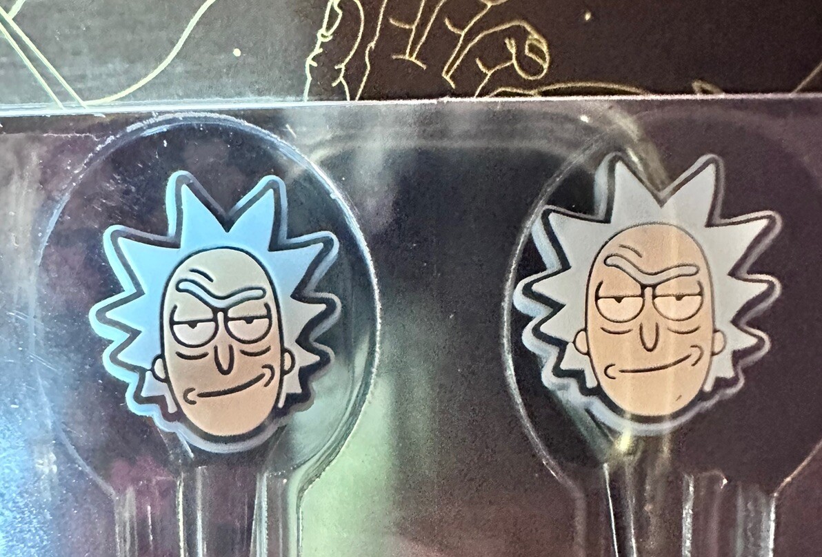 Adult Swim *Rick & Morty* Earbuds & Cord Organizer – you know you want it