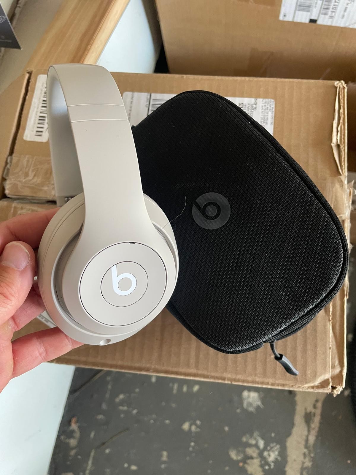 Beats Wireless Headphones Sandstone With Case Used – No Charger