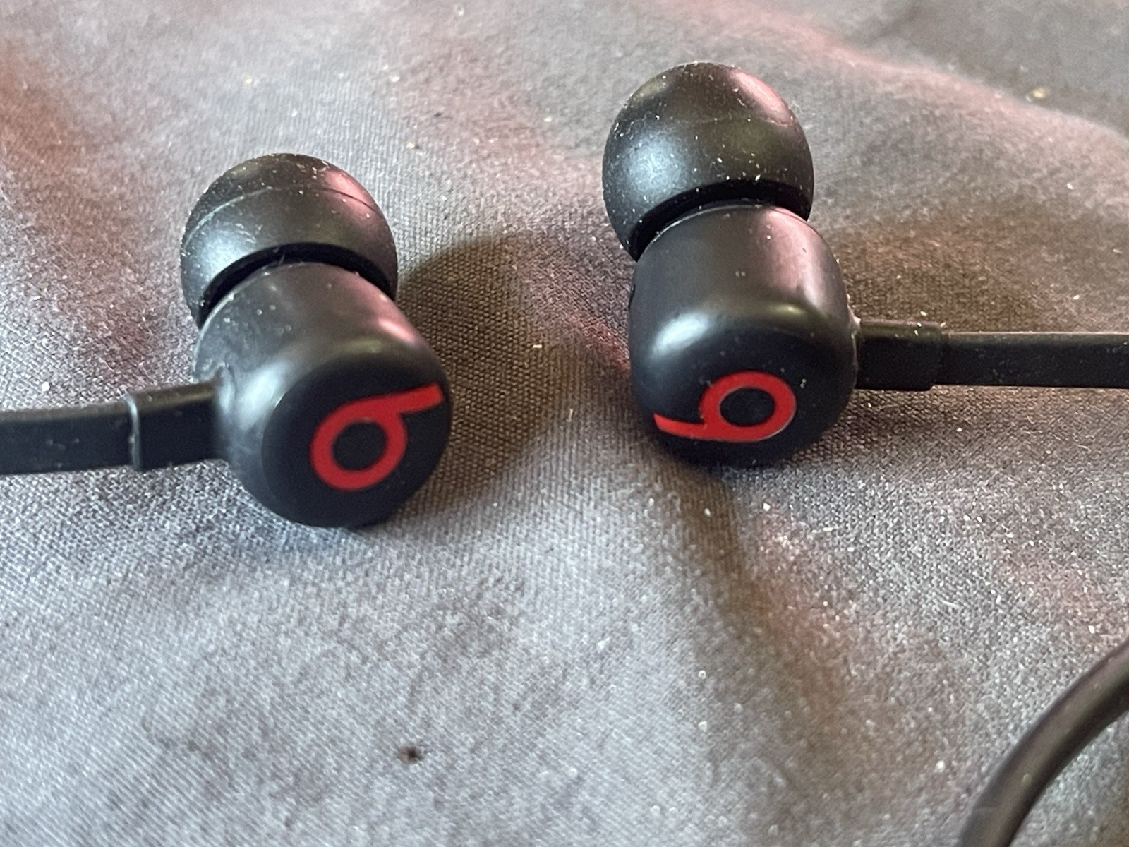 Beats Flex Wireless Earphones Magnetic Earbuds with Built-In Microphone, Black