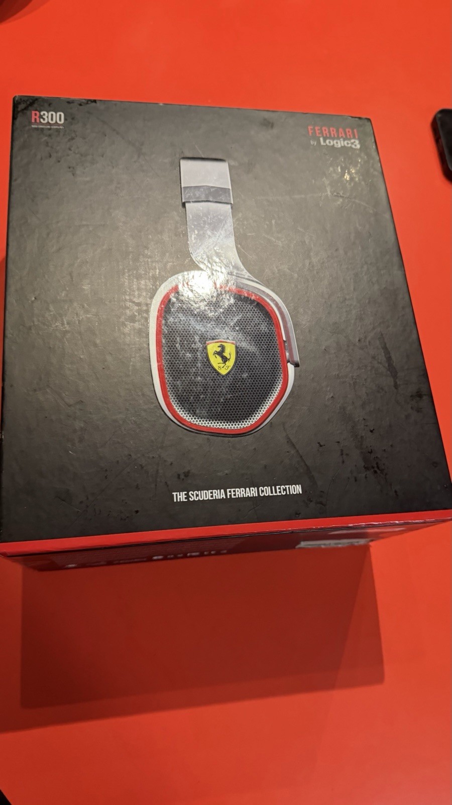 FERRARI by Logic3 – R300 Active Noise Cancelling (ANC) Headphones – White/Red