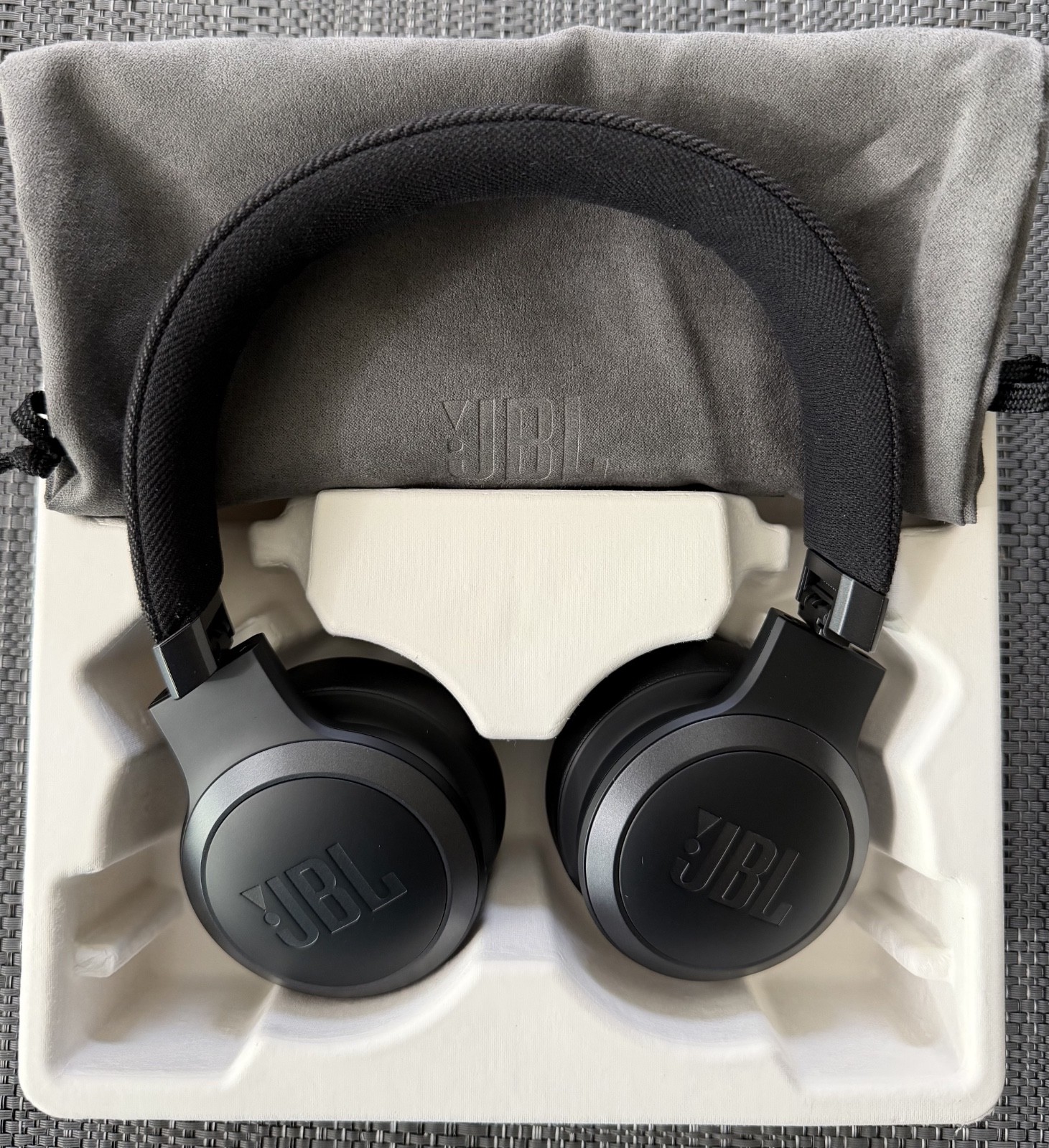 JBL Live 675NC Wireless On-Ear Headphones