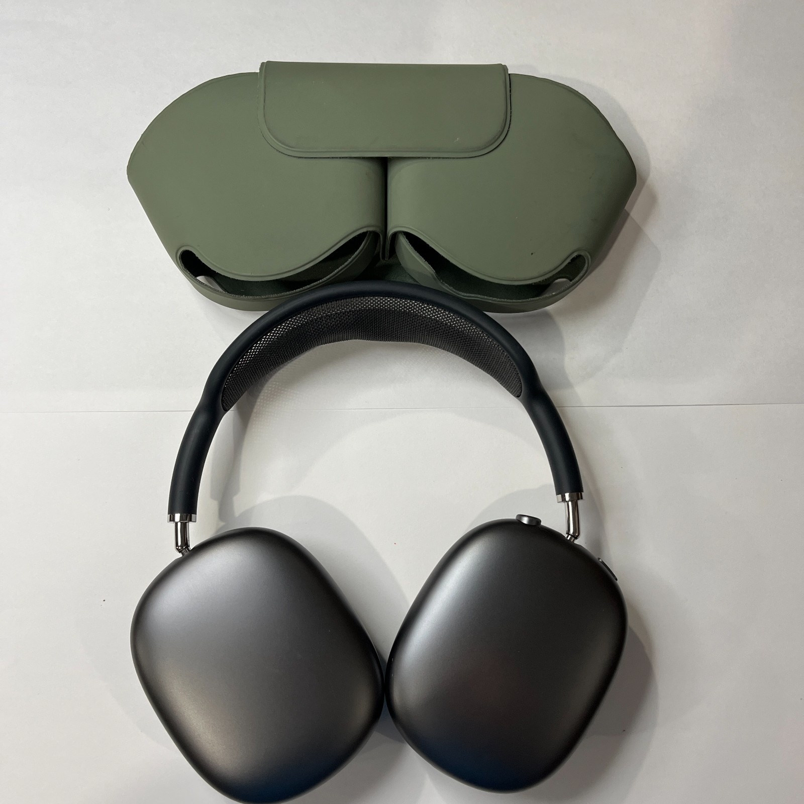 Apple AirPods Max A2096 1st Gen w/ Smart Case