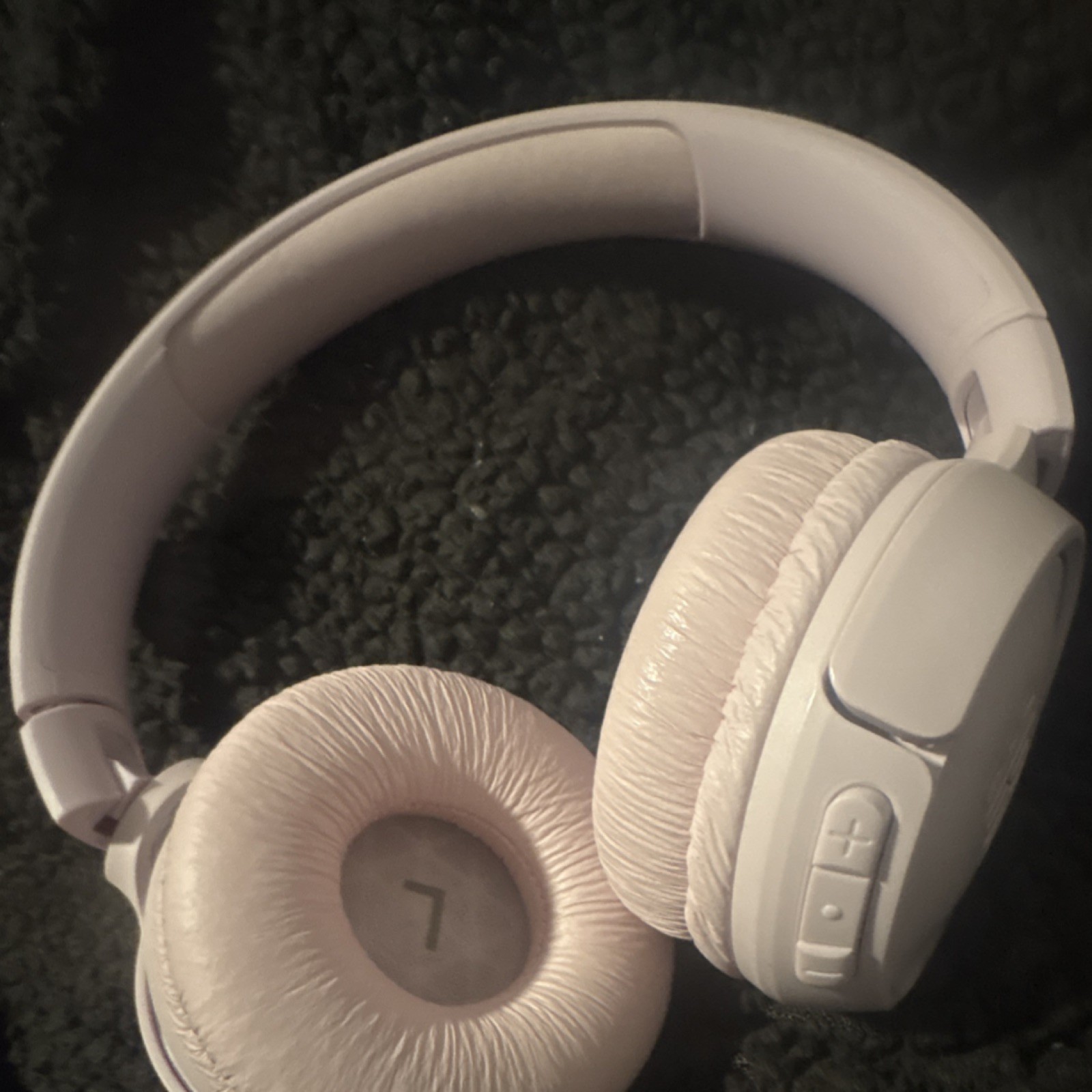 JBL Wireless Bluetooth Over-Ear Headphones White Built-In Microphone