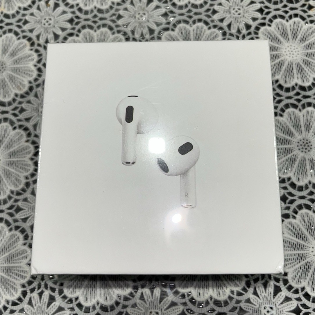 Apple AirPods (3rd Gen) White MagSafe Wireless Charging Case active Warranty!