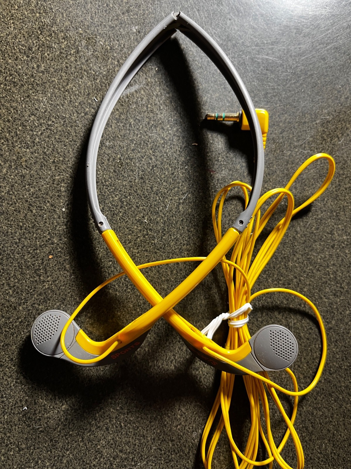 Sony Sports MDR-A30G Gray Yellow Wired In-Ear Headphones – 1 speaker no sound