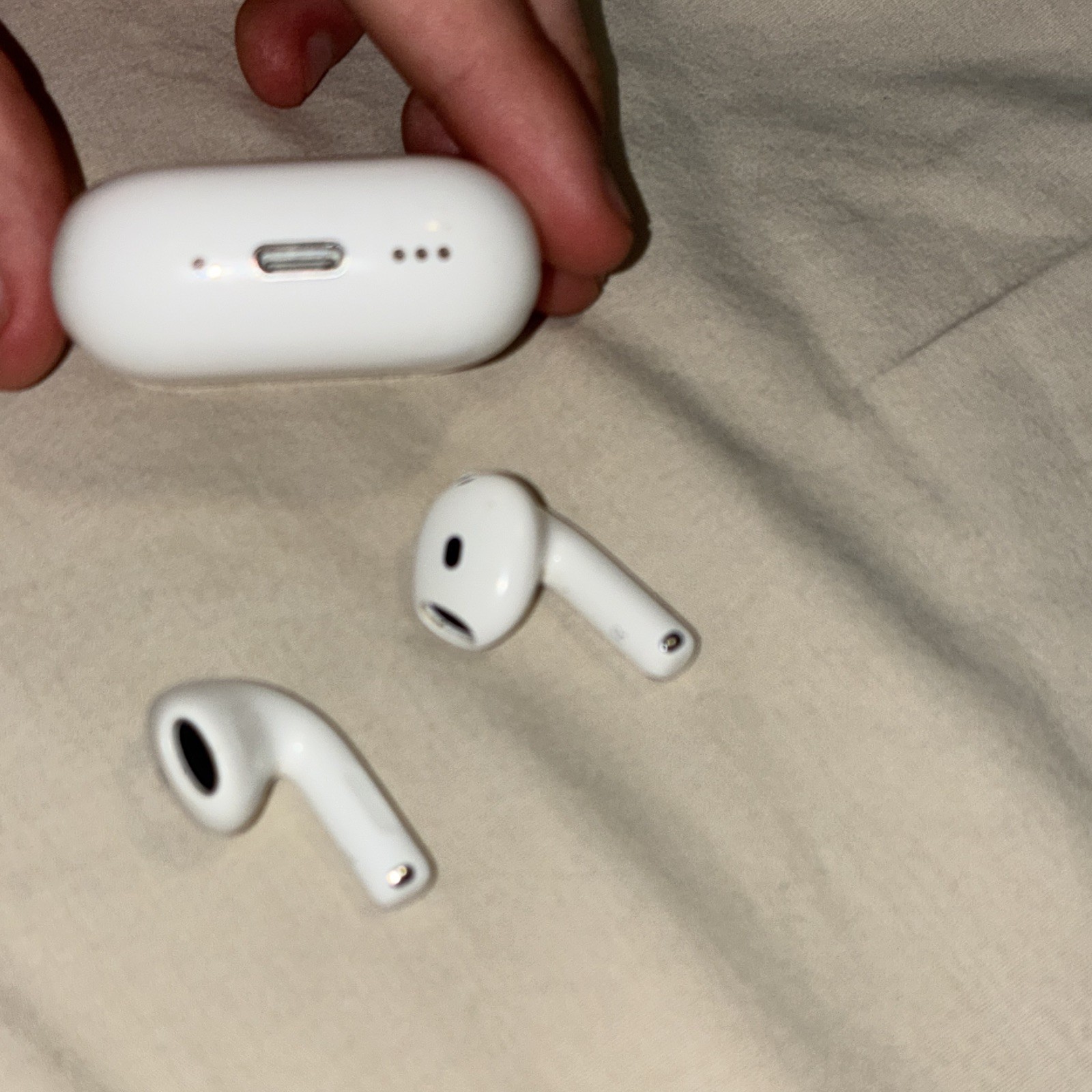 Apple AirPods 4 with ANC bluetooth Wireless earbuds, w/ Charging Case White