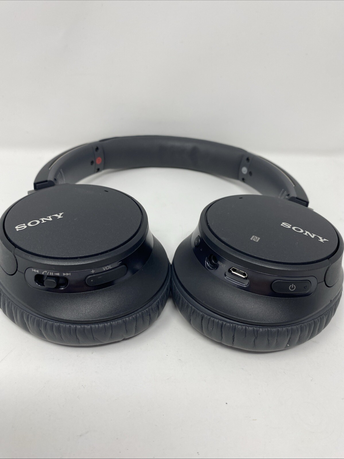 Sony Over The Head Ear Cup Noise Canceling Wireless Headphones WH-CH700N