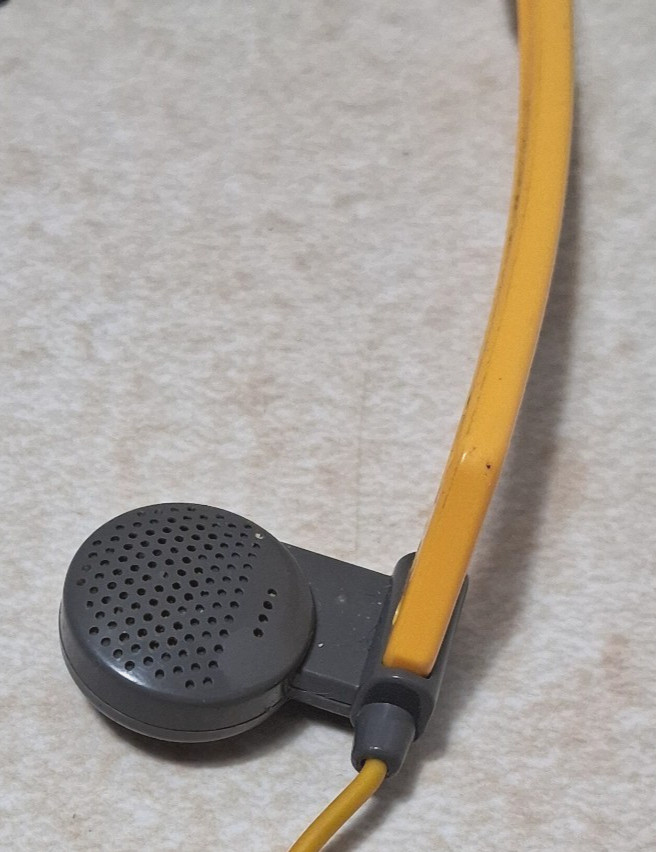 SONY – MDR-W10 – Vintage – Dynamic Sports Headphones – Yellow – Wired – Tested