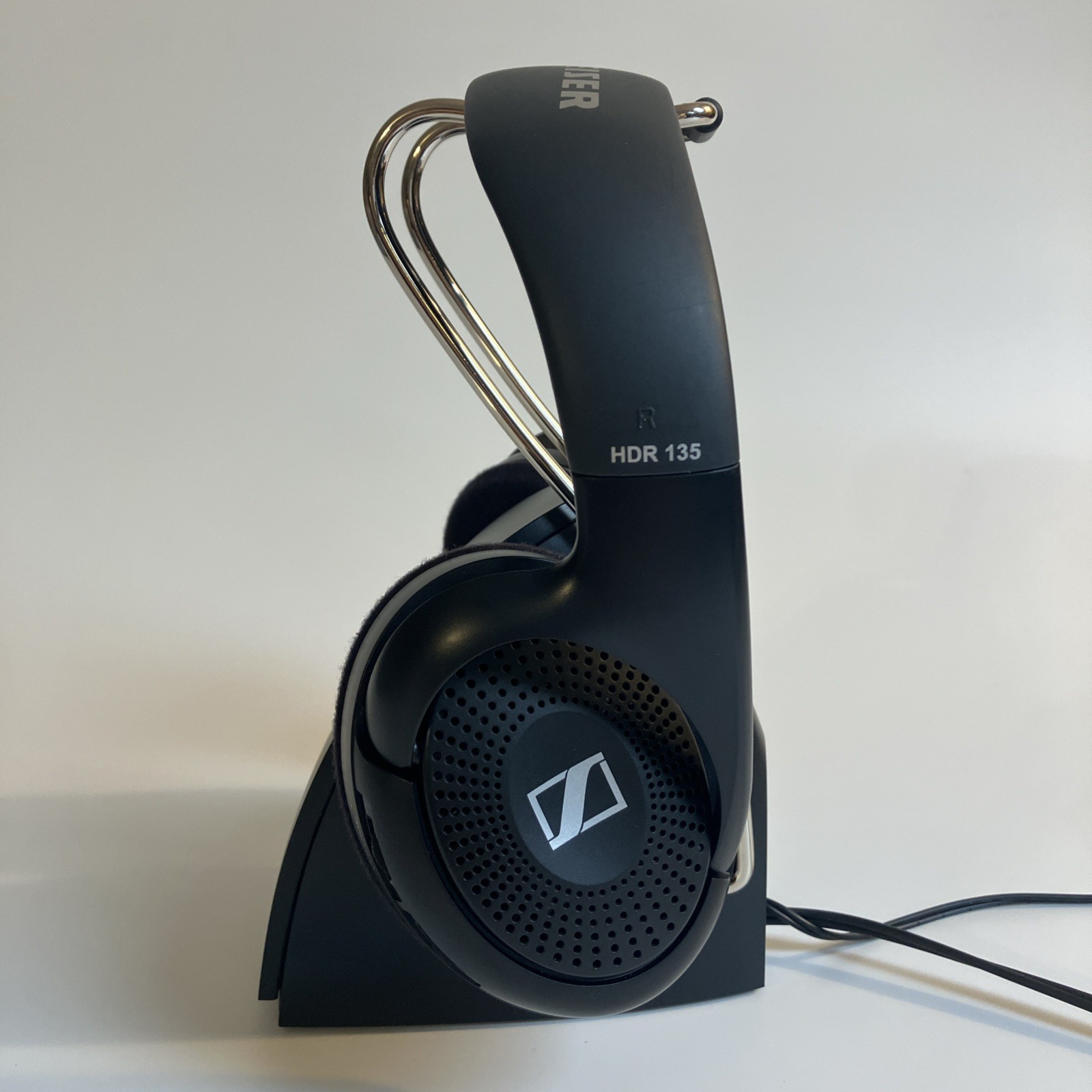 Sennheiser HDR 135 Wireless Headphones, TR135 Charging Dock Base & Manuals Works