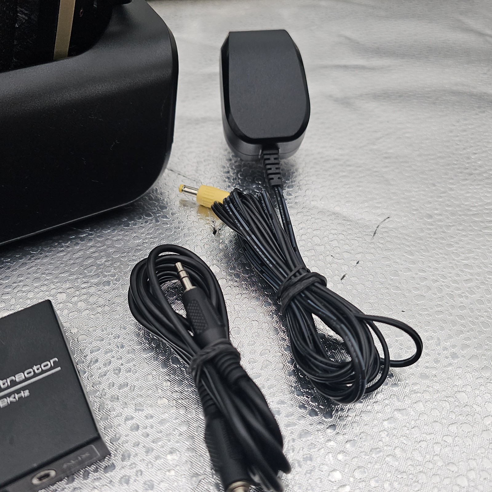DAYSNEW ADH300J Wireless TV Headphones 2.4G RF Charging Dock w/HDMI A/V PassThru