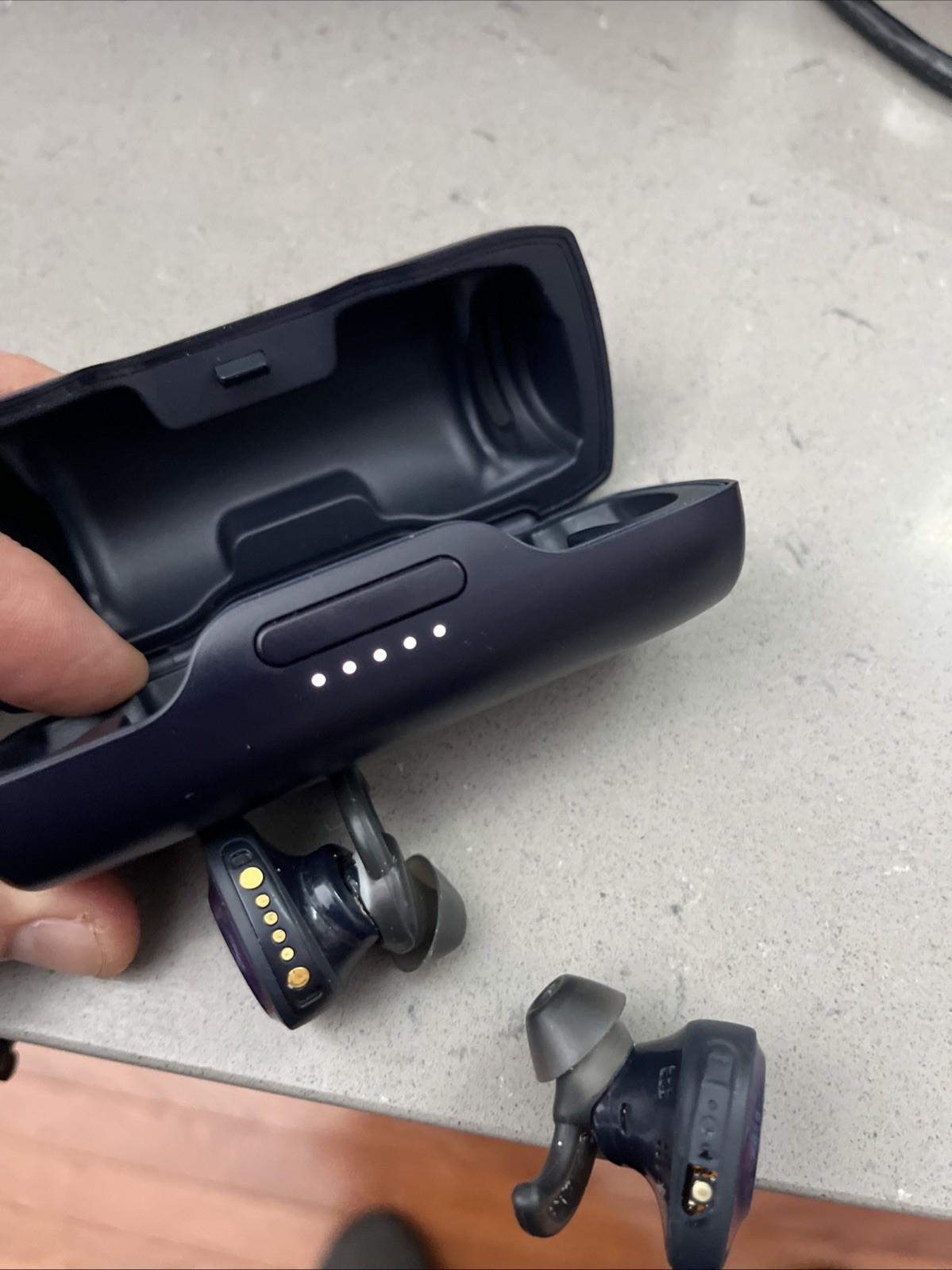Bose SoundSport Wireless Headphones Sport Bluetooth Earbuds In-ear (For Parts)