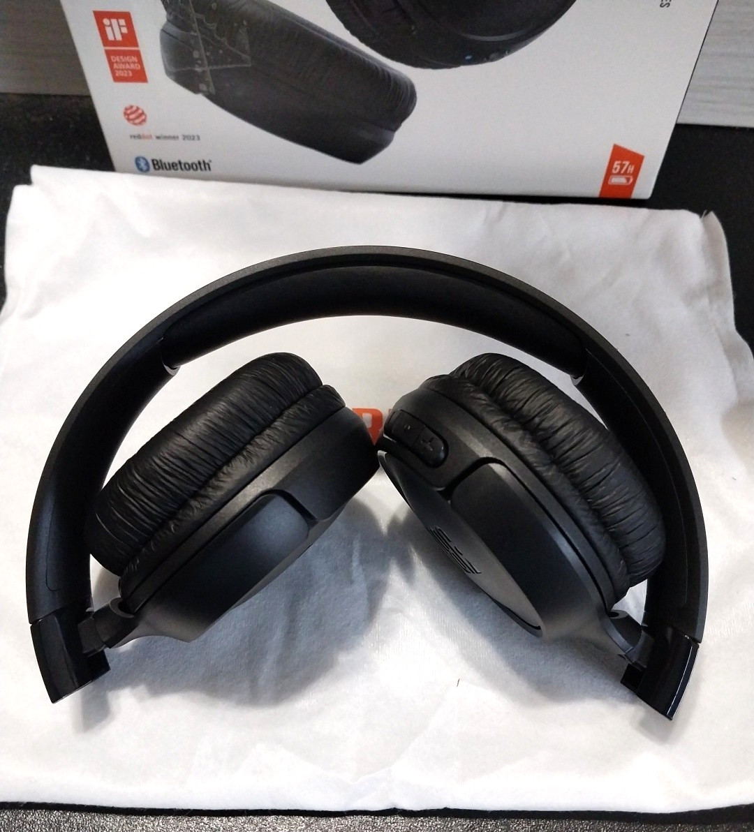 JBL Tune 520BT Wireless On-Ear Headphones Black Pure Bass Sound Voice Aware