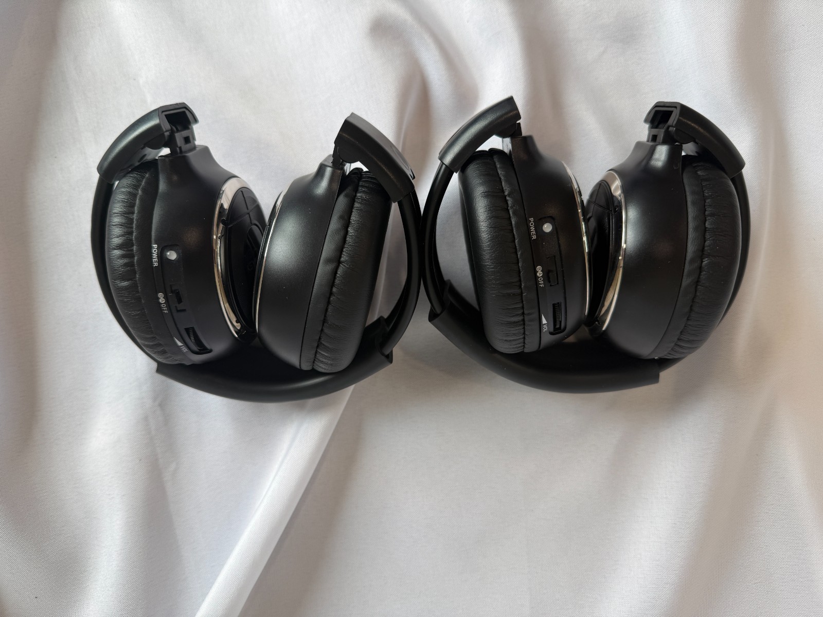 PAIR RF KeyAudio Headphones for Rear Media Vehicle- Excellent Condition