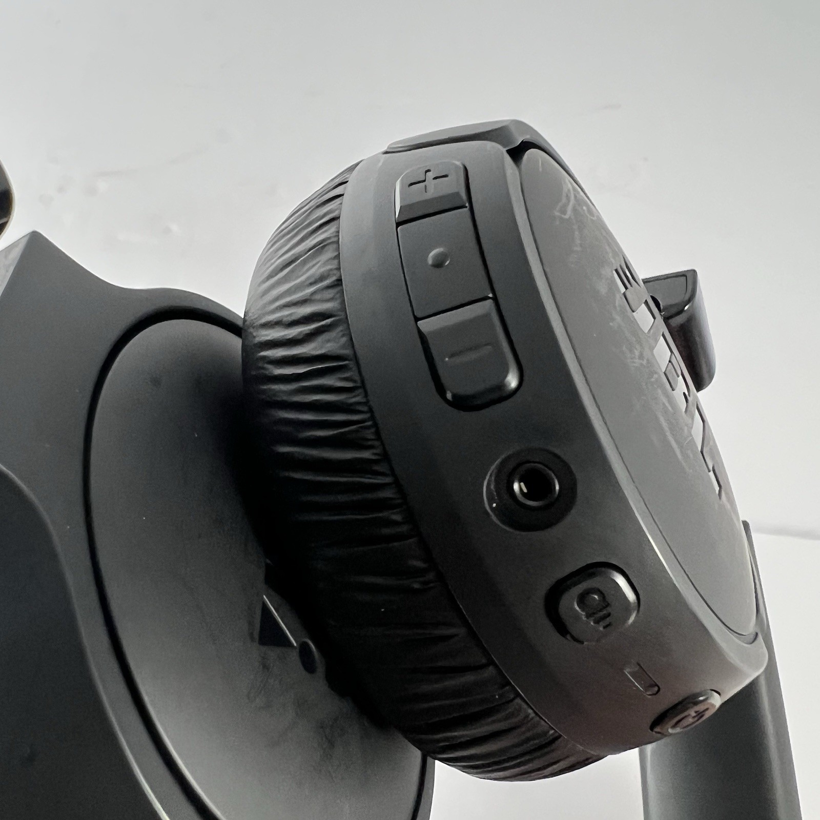 JBL Tune 670NC wireless with Active Noise Cancelling headphones