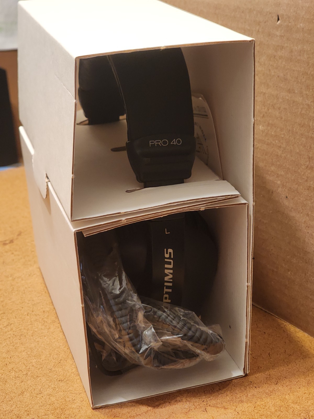 RadioShack 331132 Optimus Pro 40 Stereo Headphone Durable, Lightweight – NEW