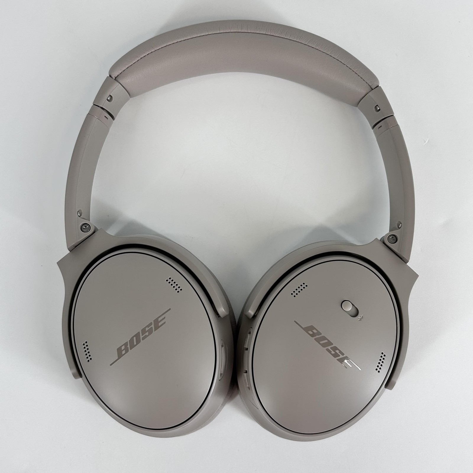 Bose QuietComfort Headphones Beige w/ Case/Charger – Very Good Condition