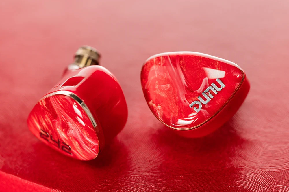 DUNU DN242 2DD+4BA+2PL Year of the Horse Limited Edition In-ear Headphone