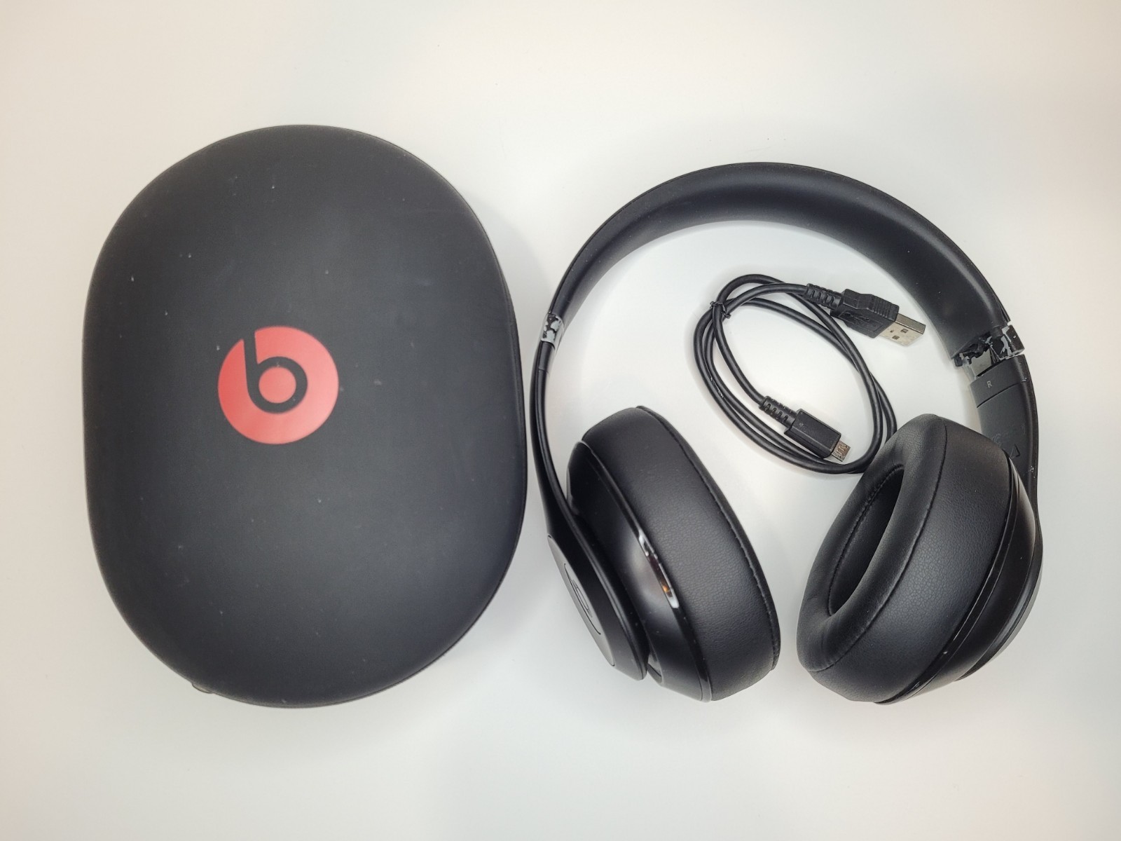 Beats By Dr. Dre Studio 2.0 Wireless Headphones B0501 w Case – Needs New Hinge