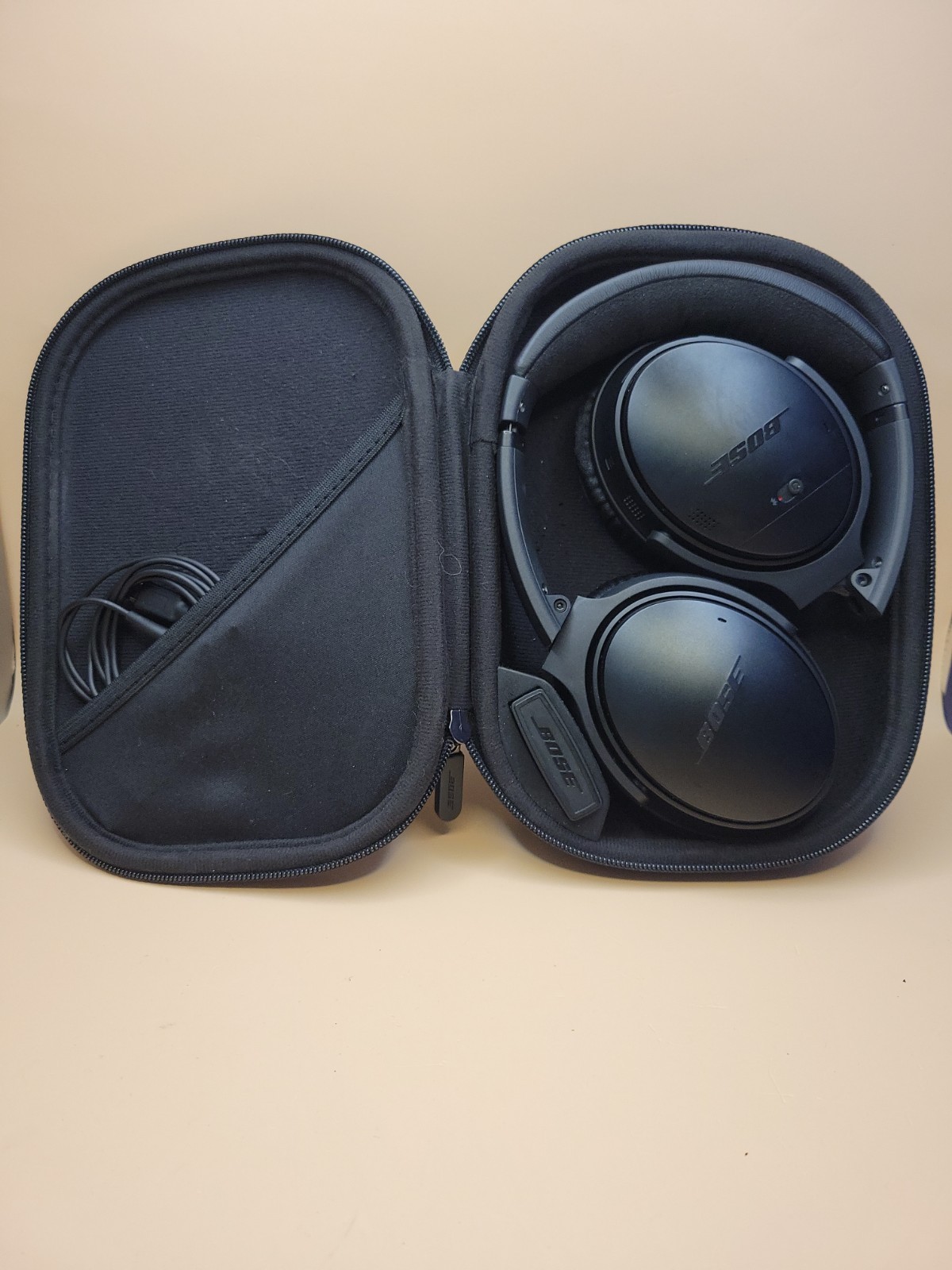 Bose QuietComfort 35 II QC35 II Wireless Noise Cancelling Headphones + Case