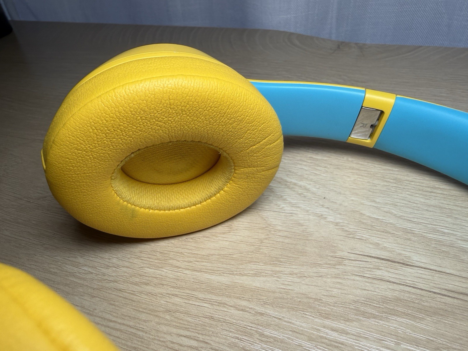 Beats by Dr. Dre Beats Solo3 Wireless On-Ear Headphones Yellow Blue Read!