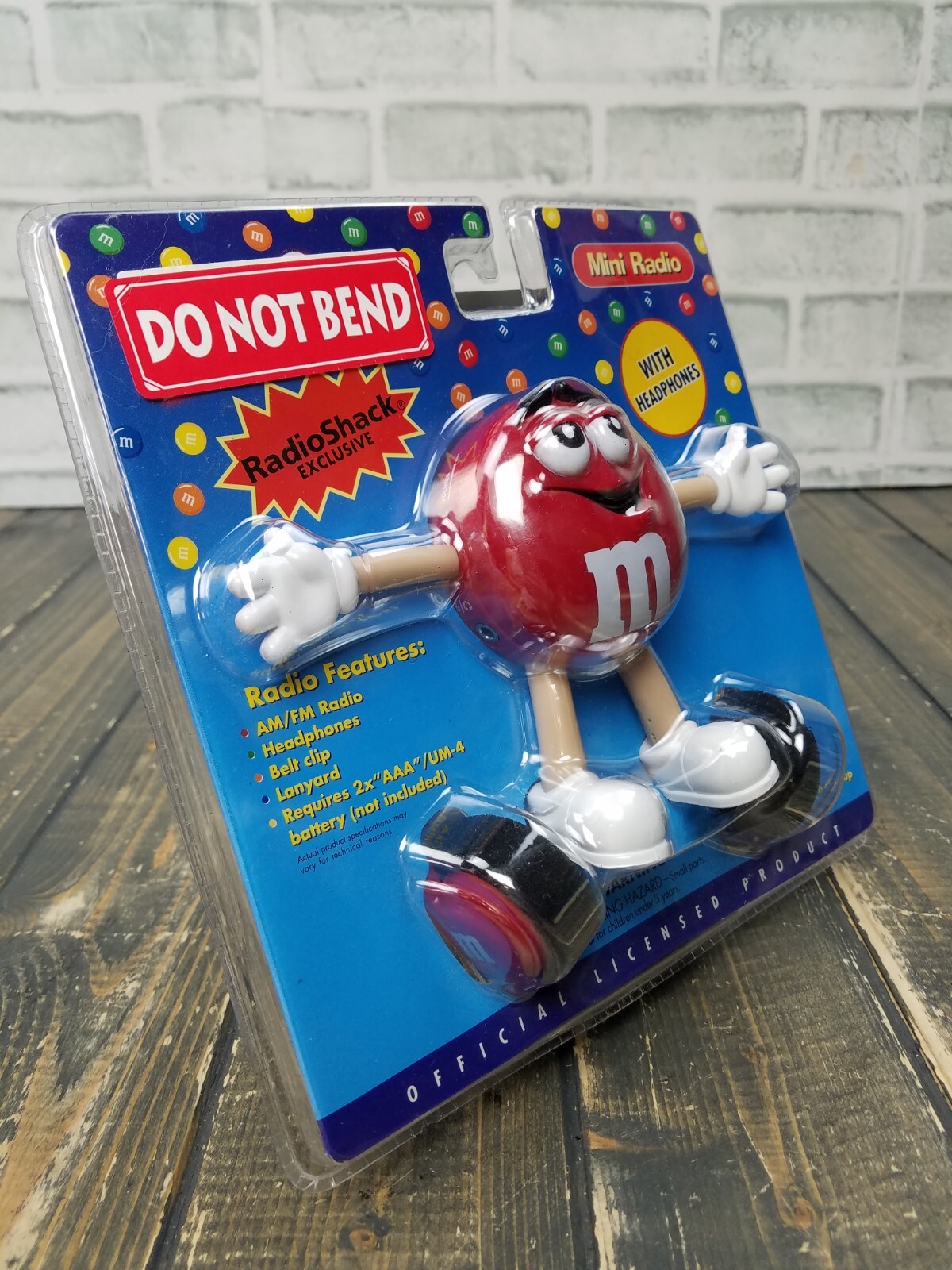 NEW SEALED – RadioShack Exclusive M&M Mini FM-AM Radio with Headphones